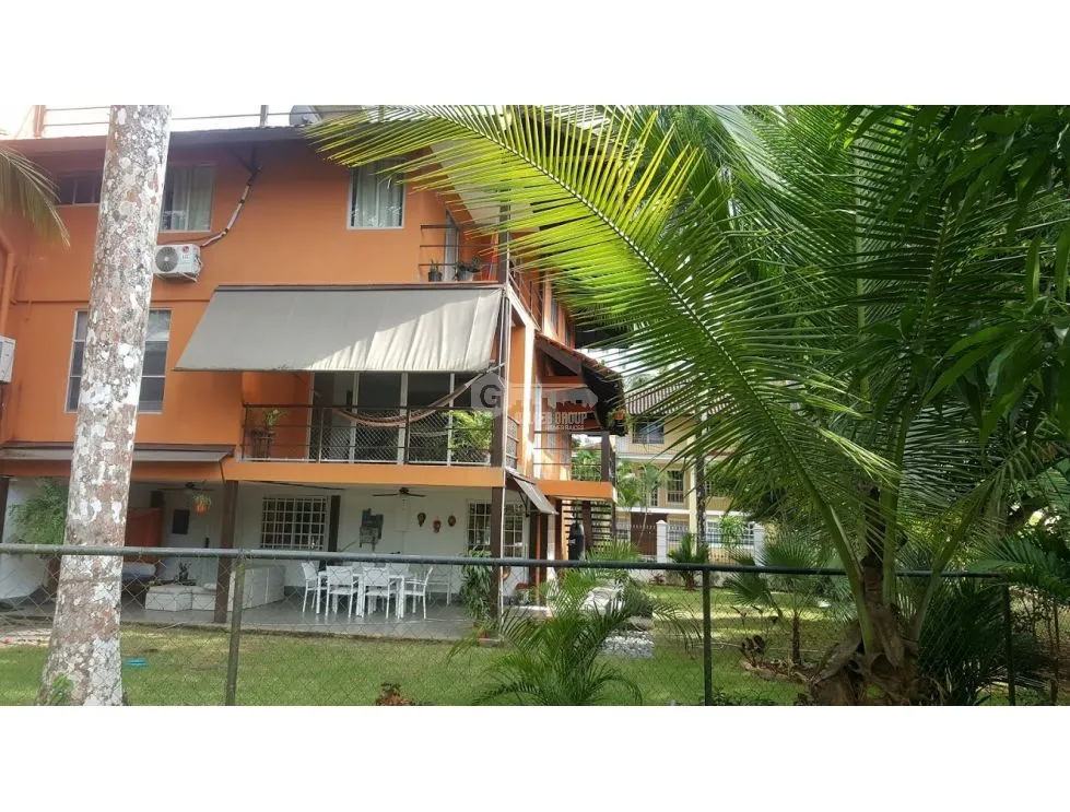 CLAYTON / 420M / 4 BEDROOMS / 3 LEVELS / 2 PARKING SPACES / TERRACE