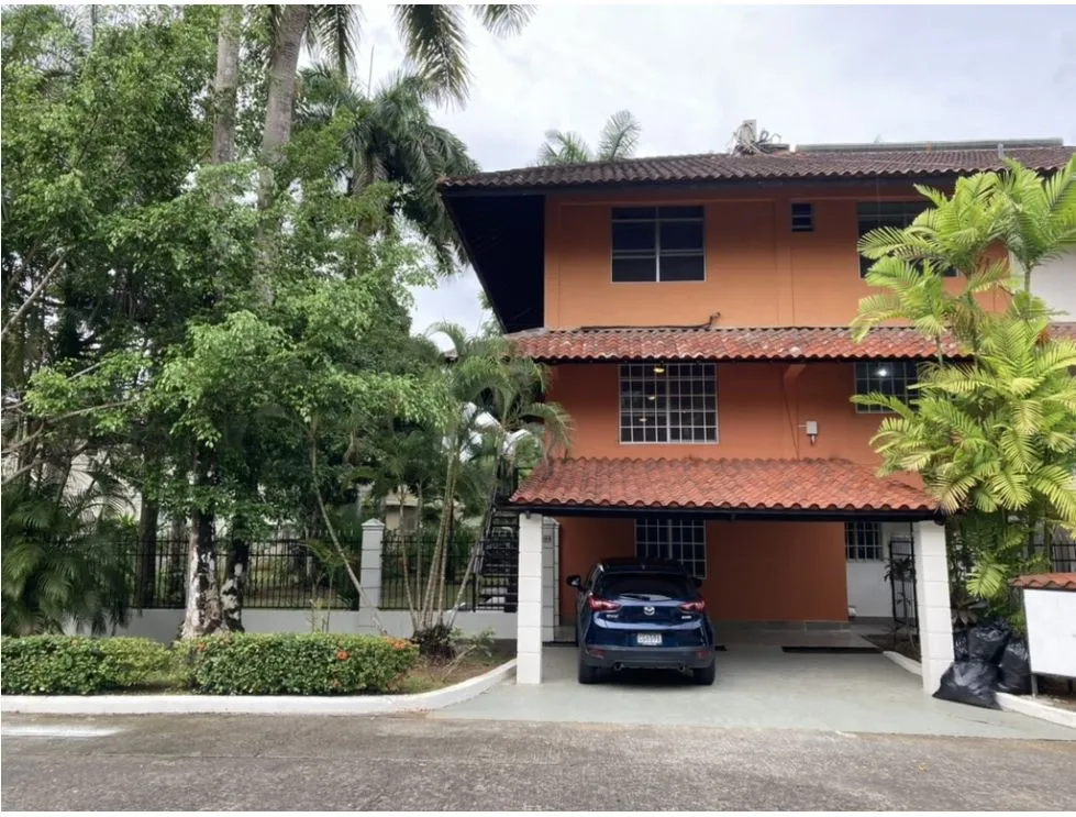 CLAYTON / 420M / 4 BEDROOMS / 3 LEVELS / 2 PARKING SPACES / TERRACE