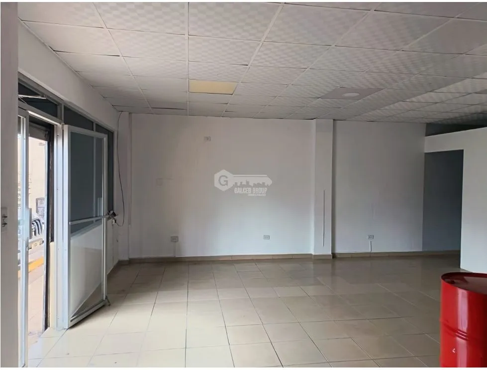 BETANIA / 125M / COMMERCIAL SPACE WITH DIVISIONS / 3 PARKING SPACES / ON MAIN ROAD / VACANT
