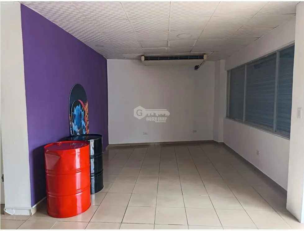 BETANIA / 125M / COMMERCIAL SPACE WITH DIVISIONS / 3 PARKING SPACES / ON MAIN ROAD / VACANT