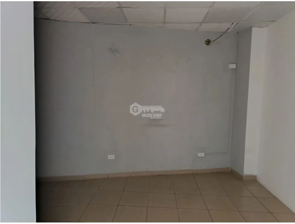 BETANIA / 125M / COMMERCIAL SPACE WITH DIVISIONS / 3 PARKING SPACES / ON MAIN ROAD / VACANT