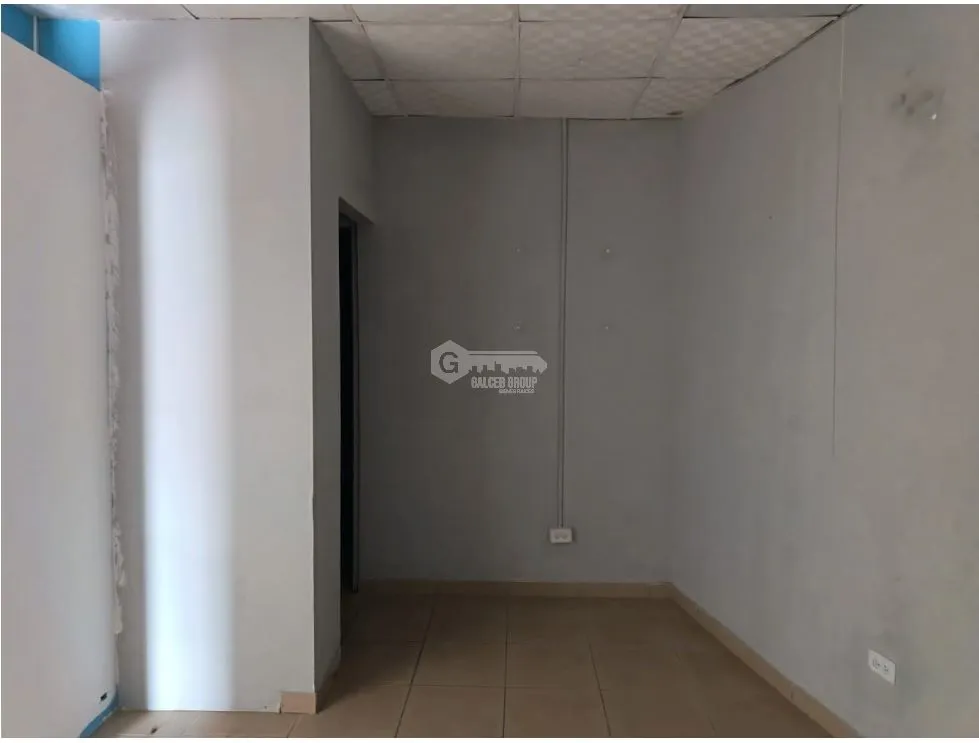 BETANIA / 125M / COMMERCIAL SPACE WITH DIVISIONS / 3 PARKING SPACES / ON MAIN ROAD / VACANT