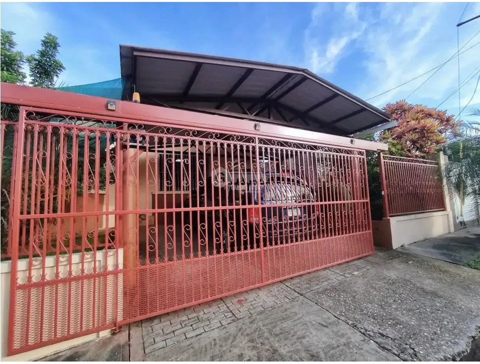 VILLA LUCRE / 400M / 4 BEDROOMS / 2 PARKING / TERRACE / PATIO