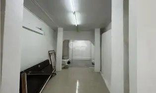 VIA PORRAS / 100M / ESPACIO AMPLIO SIN DIVISIONES / SOBRE VIA / VACIO