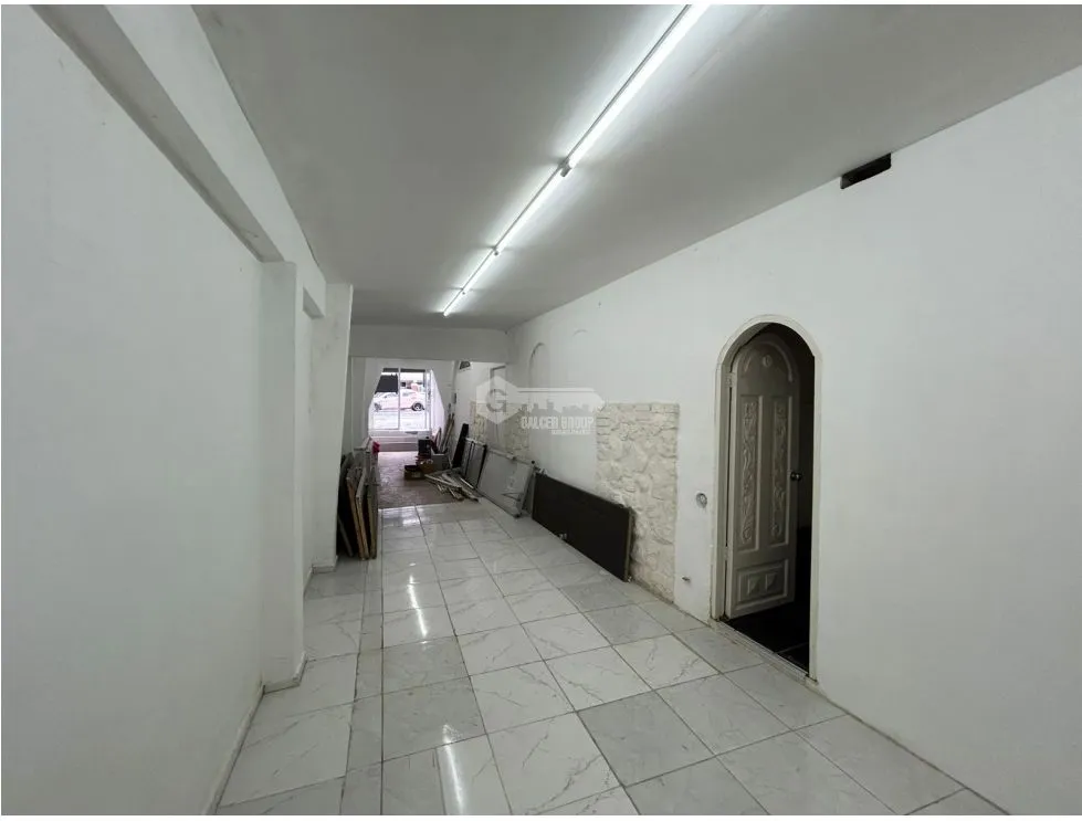VIA PORRAS / 100M / ESPACIO AMPLIO SIN DIVISIONES / SOBRE VIA / VACIO
