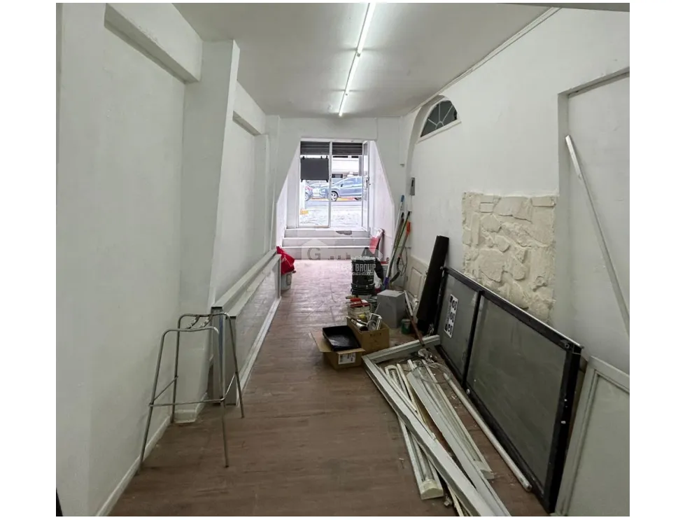 VIA PORRAS / 100M / ESPACIO AMPLIO SIN DIVISIONES / SOBRE VIA / VACIO