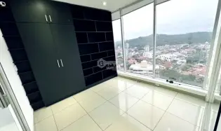 Office for sale in Tumba Muerto