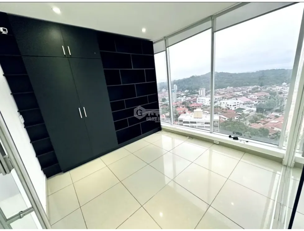Office for sale in Tumba Muerto