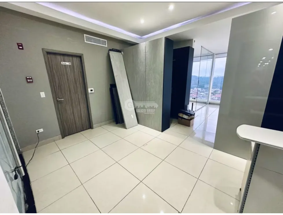 Office for sale in Tumba Muerto