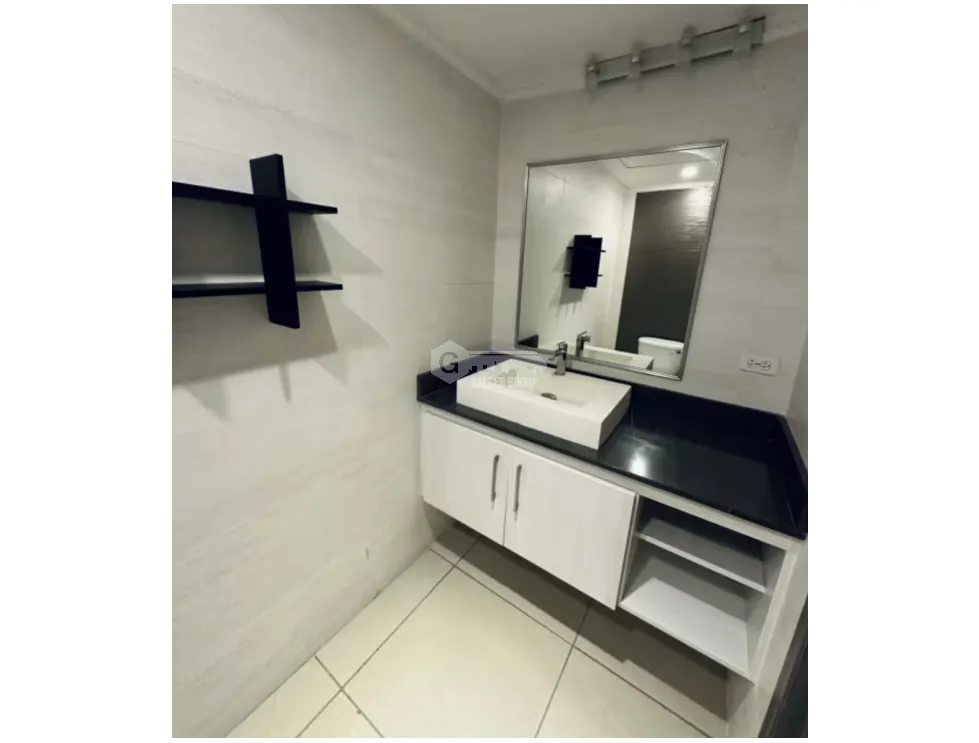 Office for sale in Tumba Muerto