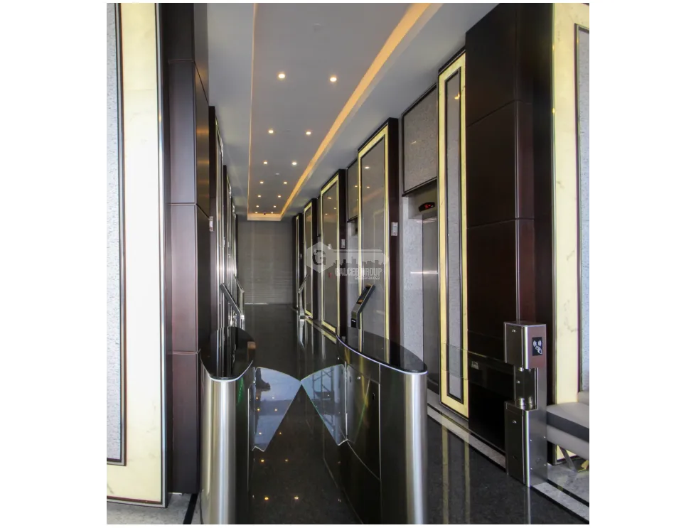 Office for sale in Tumba Muerto