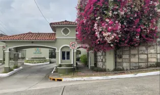 屋 在 Villa Lucre 出售