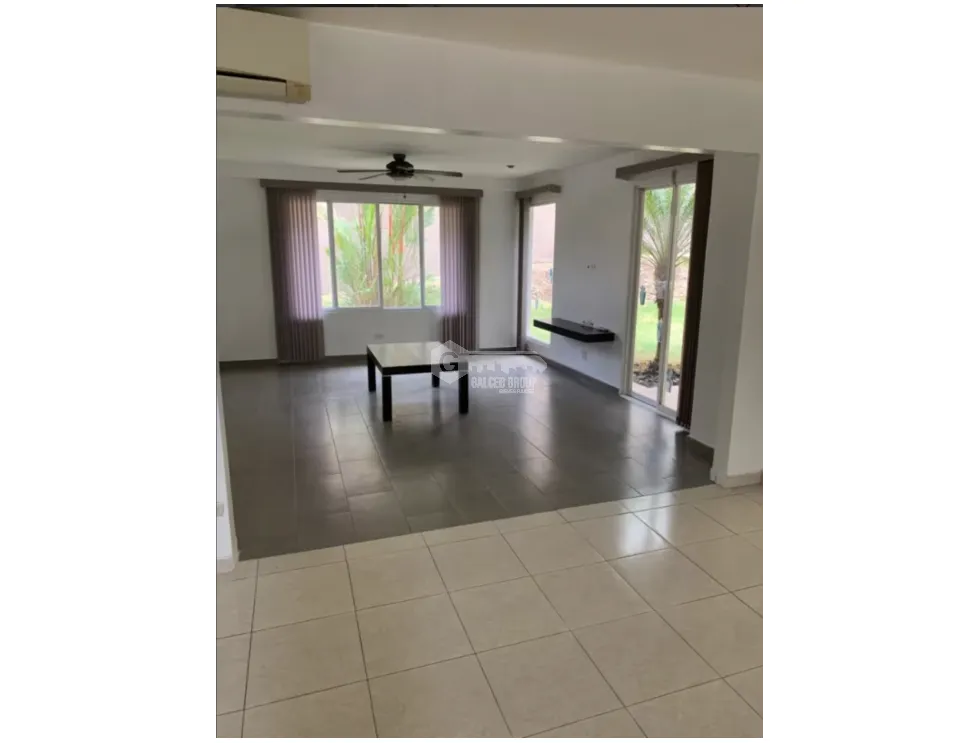 屋 在 Villa Lucre 出售