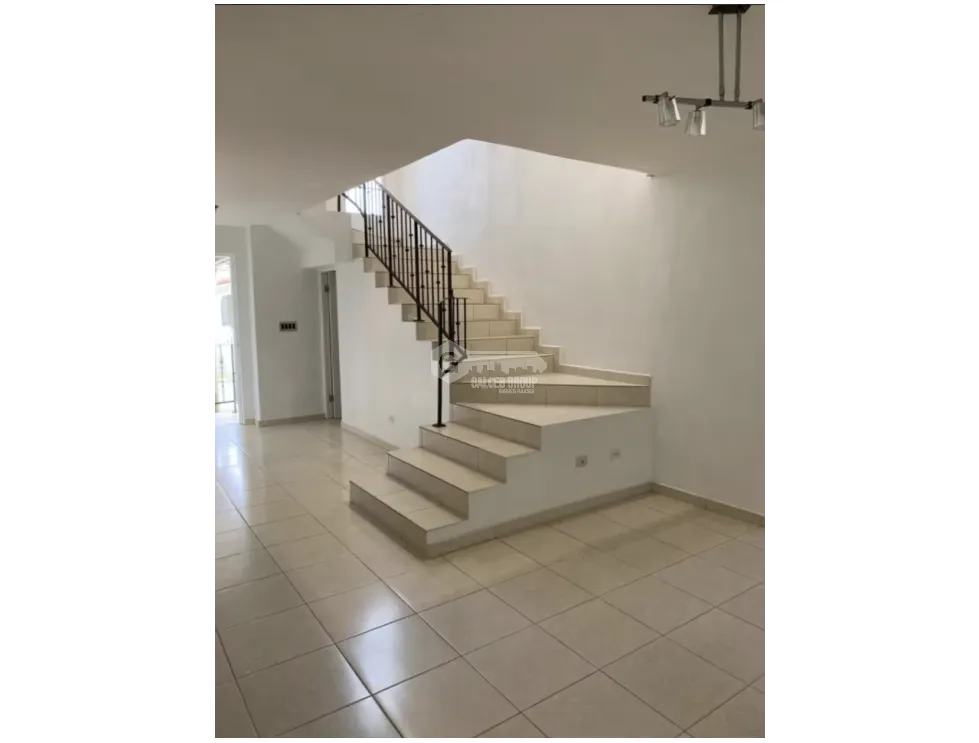 屋 在 Villa Lucre 出售
