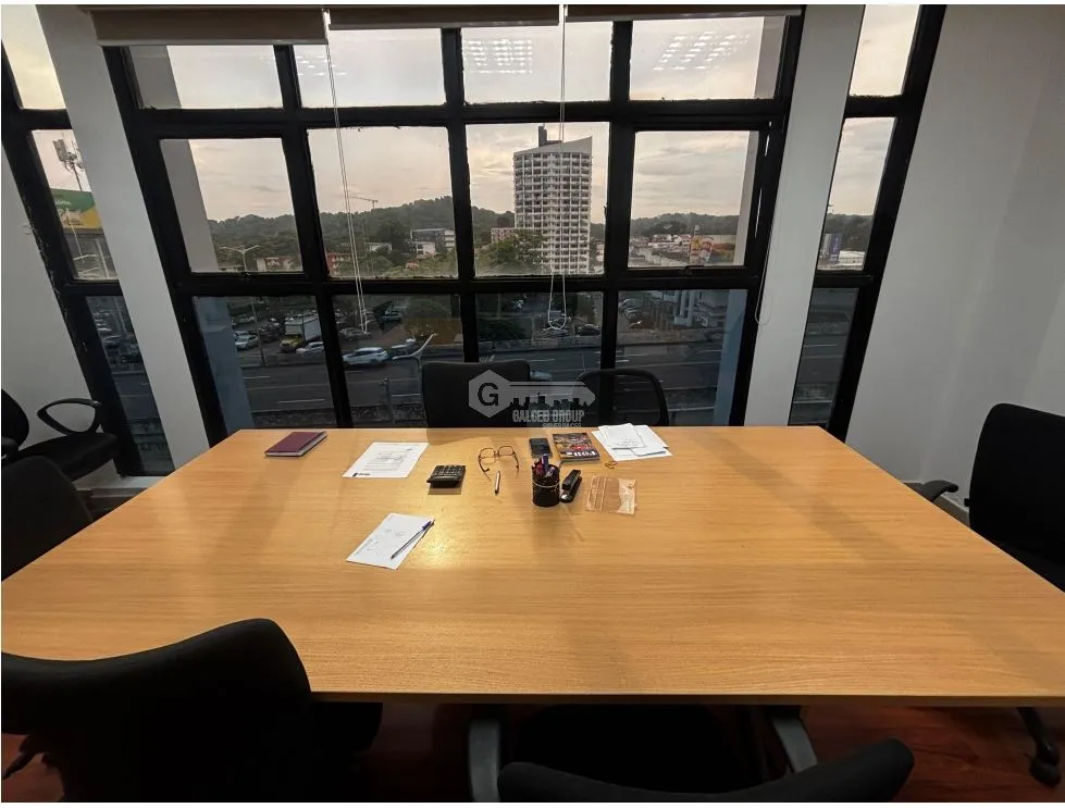Office for sale in Tumba Muerto