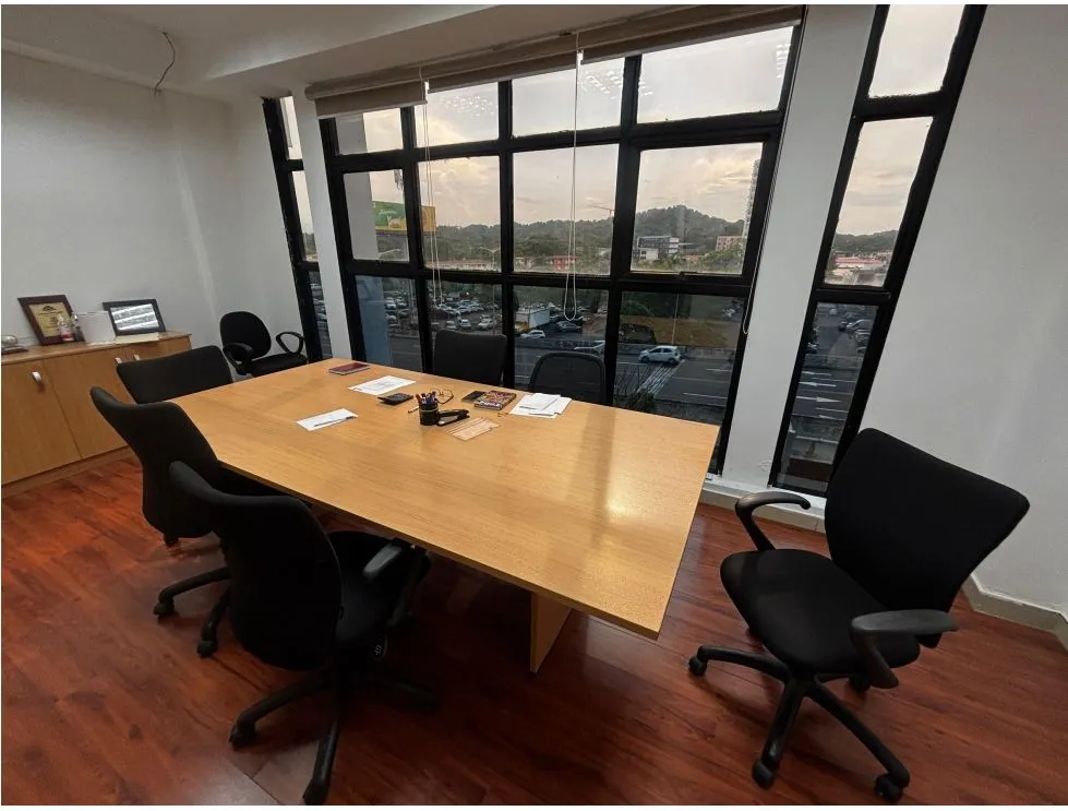 Office for sale in Tumba Muerto