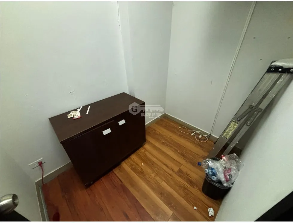 Office for sale in Tumba Muerto