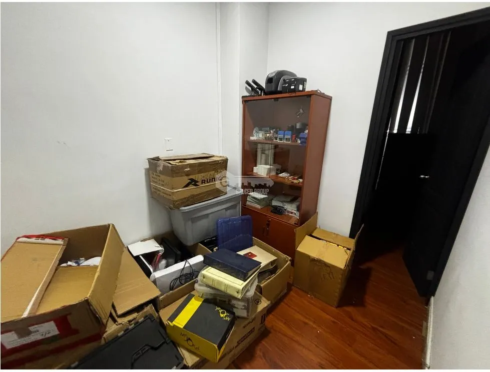 Office for sale in Tumba Muerto