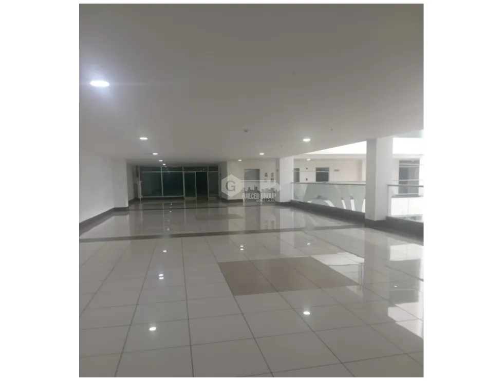 商业空间 在 Villa Lucre 出租