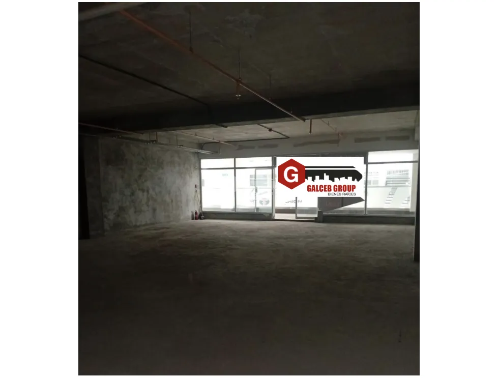 CENTRO COMERCIAL VILLA LUCRE / 139M / PISO MEDIO / SOBRE VIA PRINCIPAL