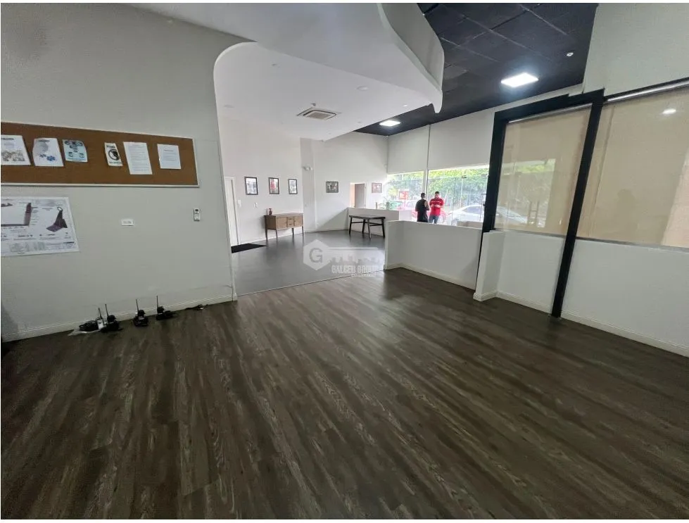 COSTA DEL ESTE / 233M / 2 PARKING / PISO BAJO / SOBRE VIA / OFICINAS