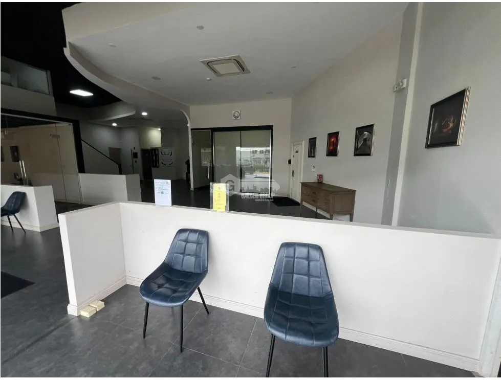 COSTA DEL ESTE / 233M / 2 PARKING / PISO BAJO / SOBRE VIA / OFICINAS