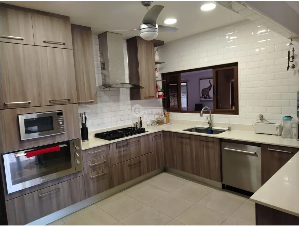 BETANIA / LA GLORIA / 530M / 4 HABITACIONES / 3 PARKING / TERRAZA