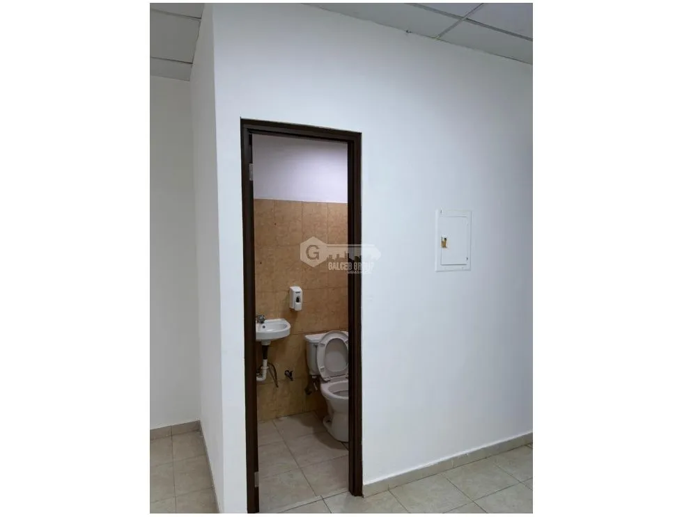 Espace commercial à Pueblo Nuevo à louer