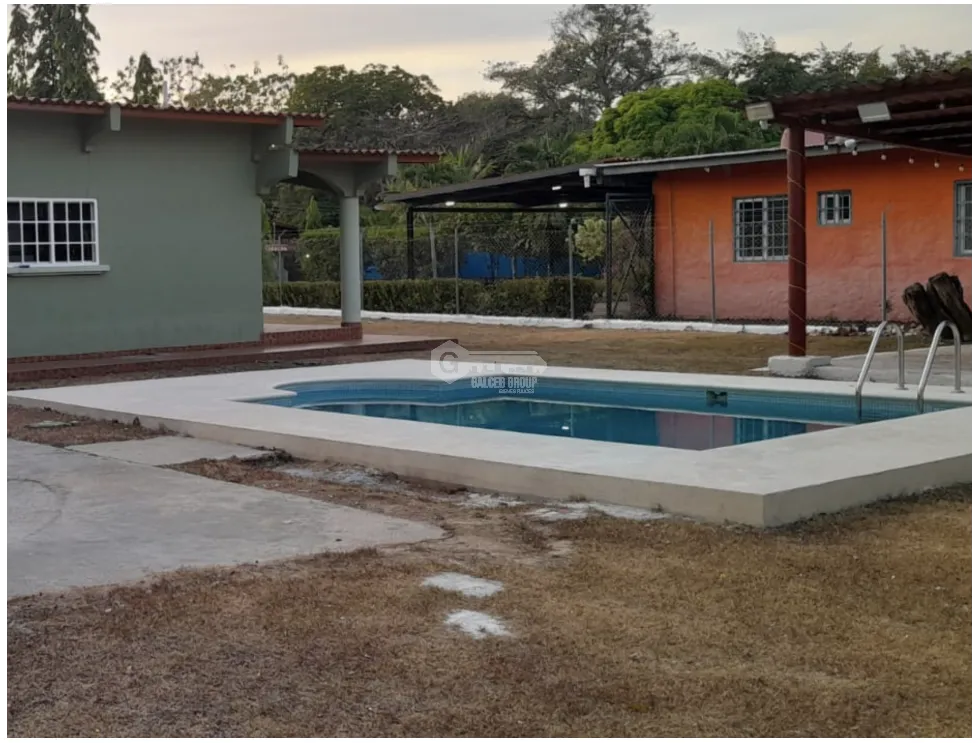 CHAME / NUEVA GORGONA / 2000M / 3 HABITACIONES / 5 PARKING / PISCINA
