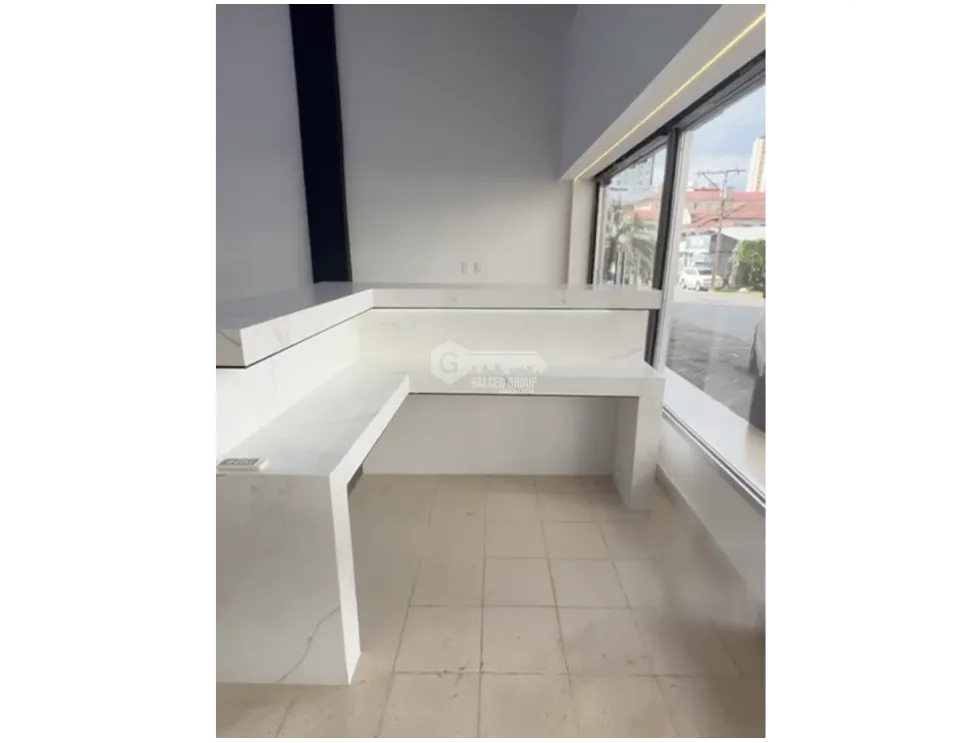 Espace commercial à La Cresta à louer