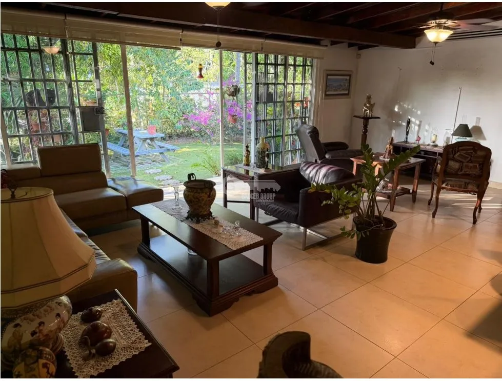 屋 在 Llanos de Curundu 出售