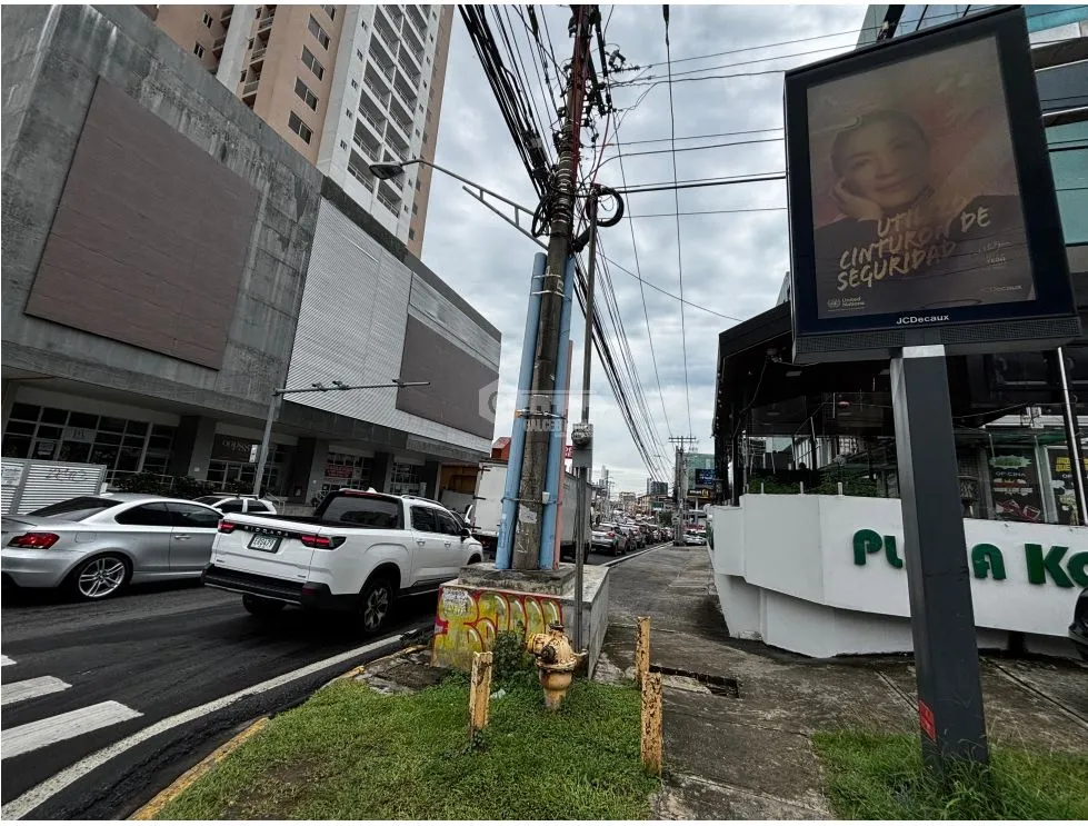EL CARMEN / PLAZA KORINTHO / 112M / AMOBLADO / FRENTE A VIA