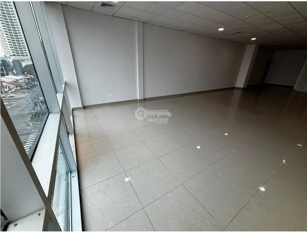 EL CARMEN / PLAZA KORINTHO / 77 M / AIRE ACONDICIONADO / FRENTE A VIA