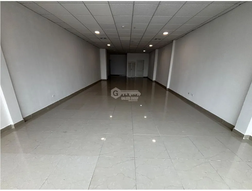 EL CARMEN / PLAZA KORINTHO / 77 M / AIRE ACONDICIONADO / FRENTE A VIA