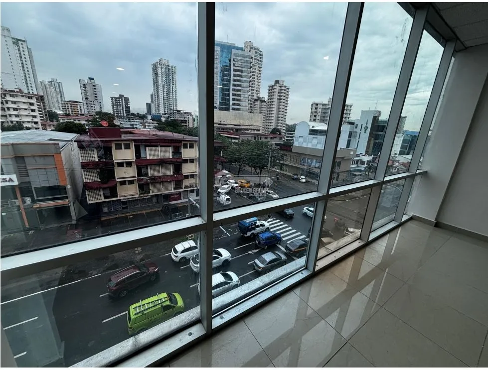 EL CARMEN / PLAZA KORINTHO / 77 M / AIRE ACONDICIONADO / FRENTE A VIA