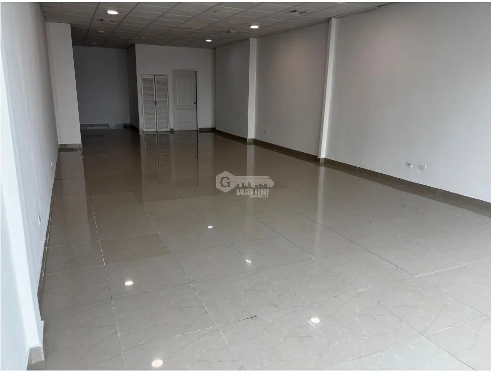 EL CARMEN / PLAZA KORINTHO / 77 M / AIRE ACONDICIONADO / FRENTE A VIA