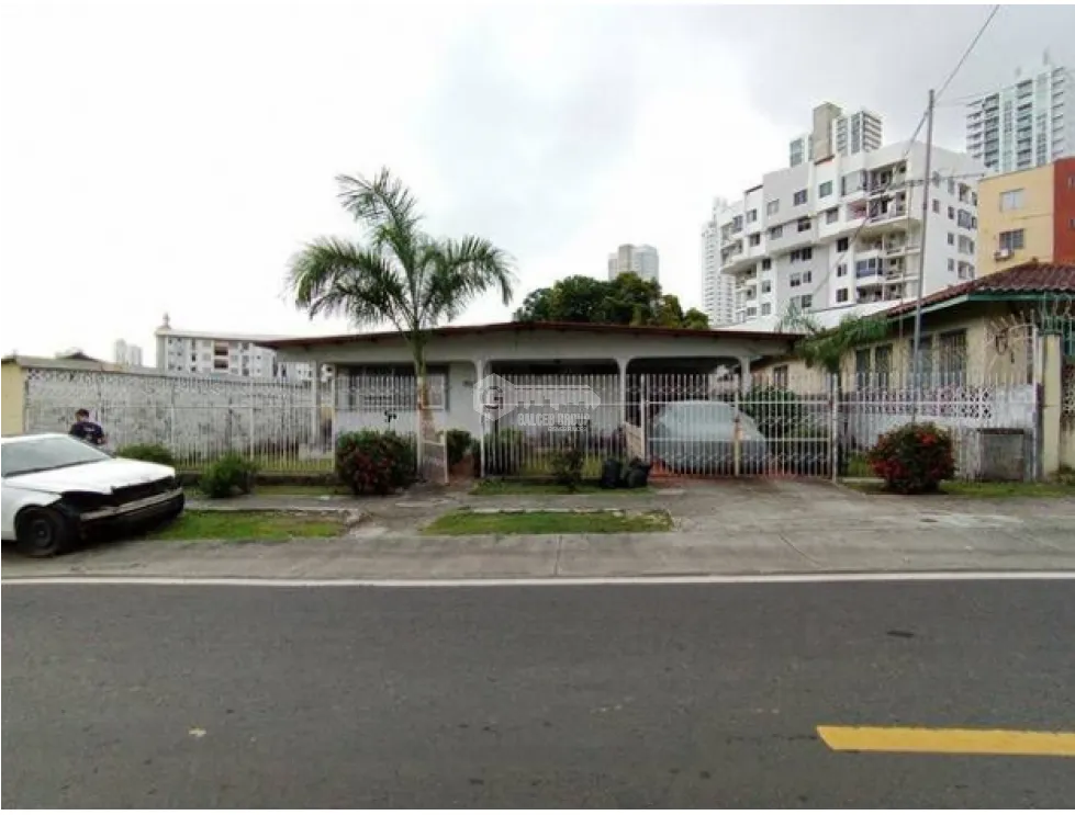 Дом в Parque Lefevre на продажу