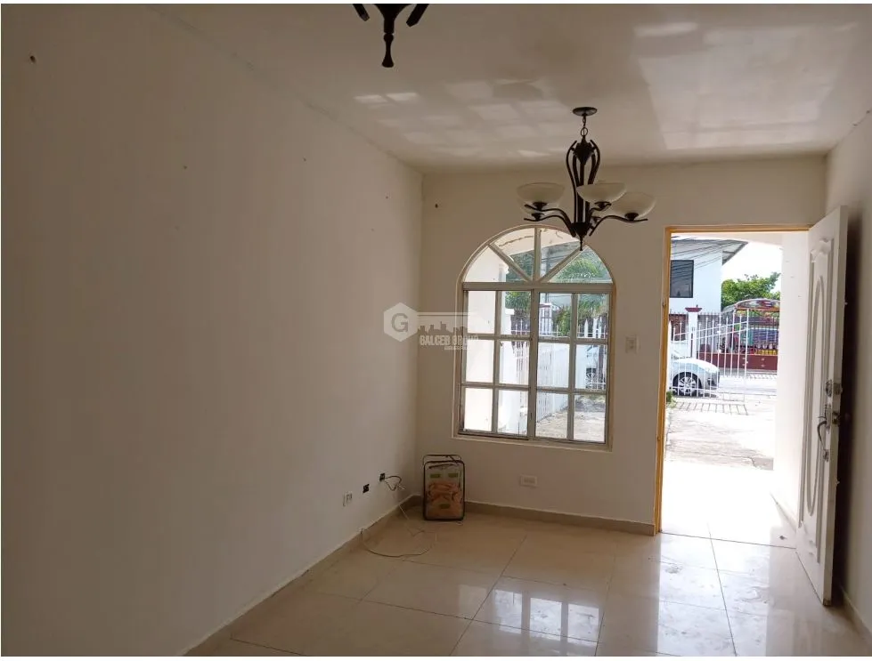 CIUDAD RADIAL / 300M / 4 HABITACIONES / AMPLIO PATIO TRASERO JC