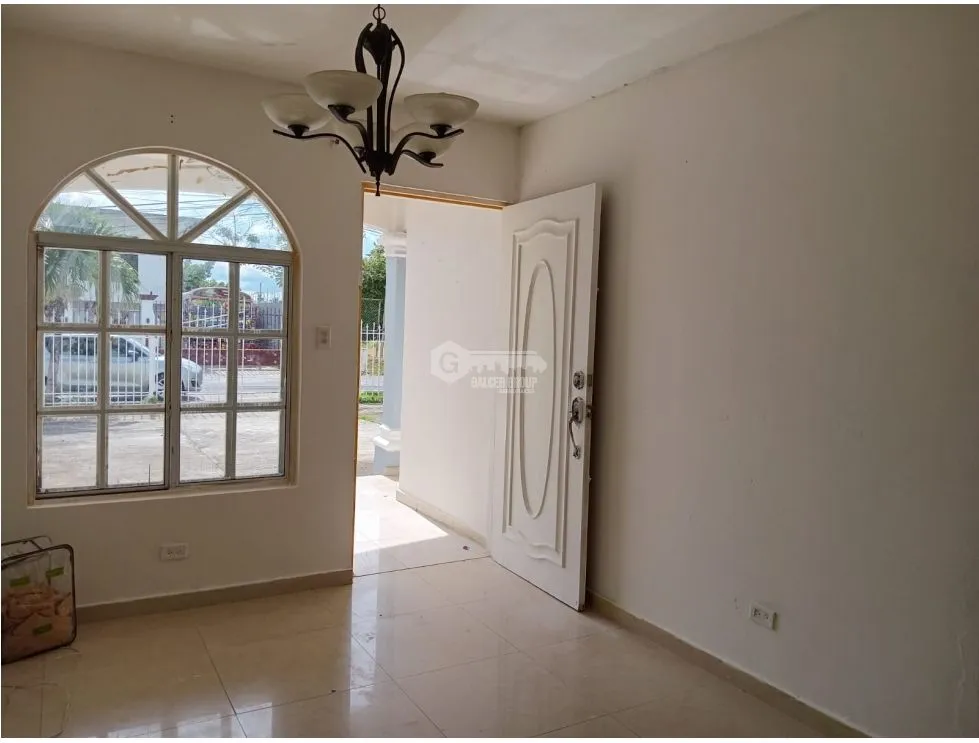 CIUDAD RADIAL / 300M / 4 HABITACIONES / AMPLIO PATIO TRASERO JC