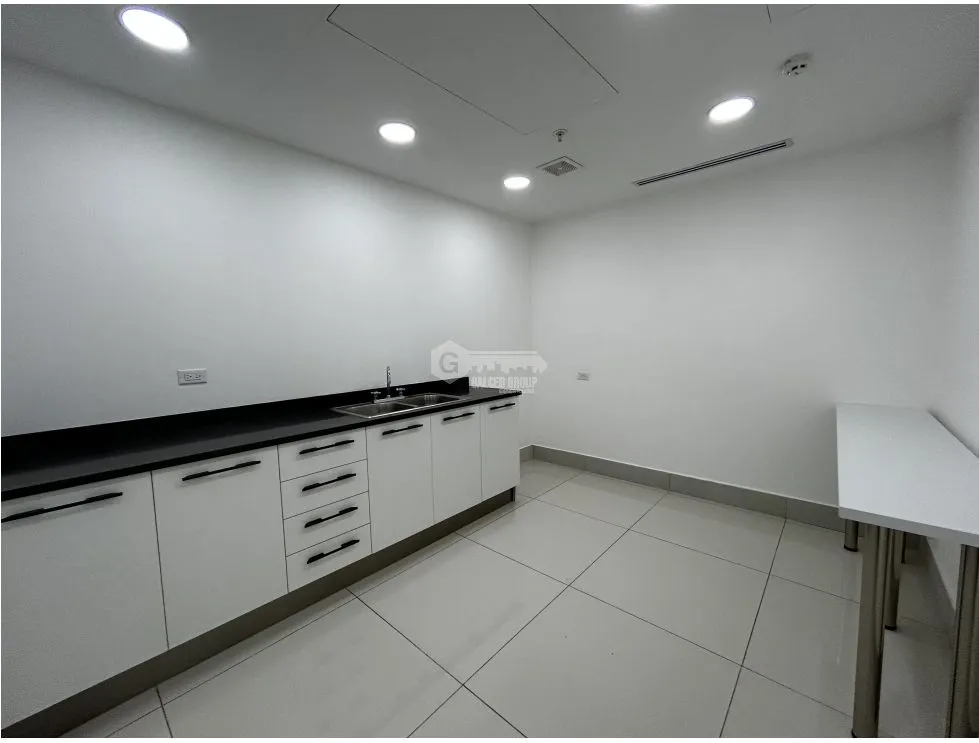 OFICINA / COSTA DEL ESTE / FINANCIAL PARK / 140 M2 / AMOBLADA