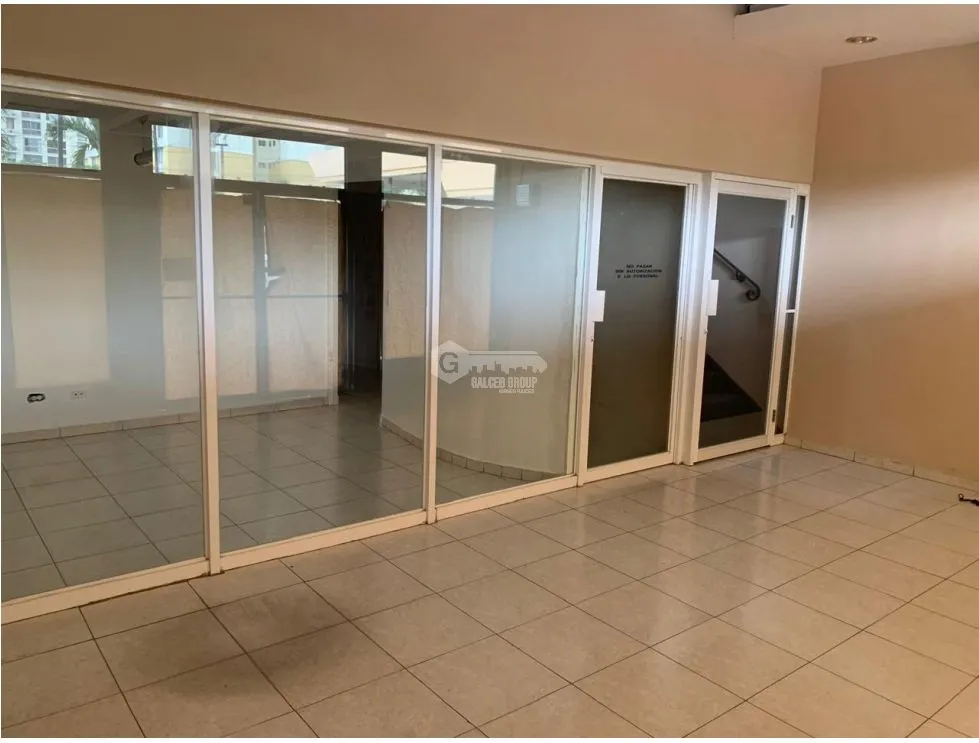 CONDADO DEL REY / COUNTRY PLAZA / LOCAL COMERCIAL / 170M / VACIO
