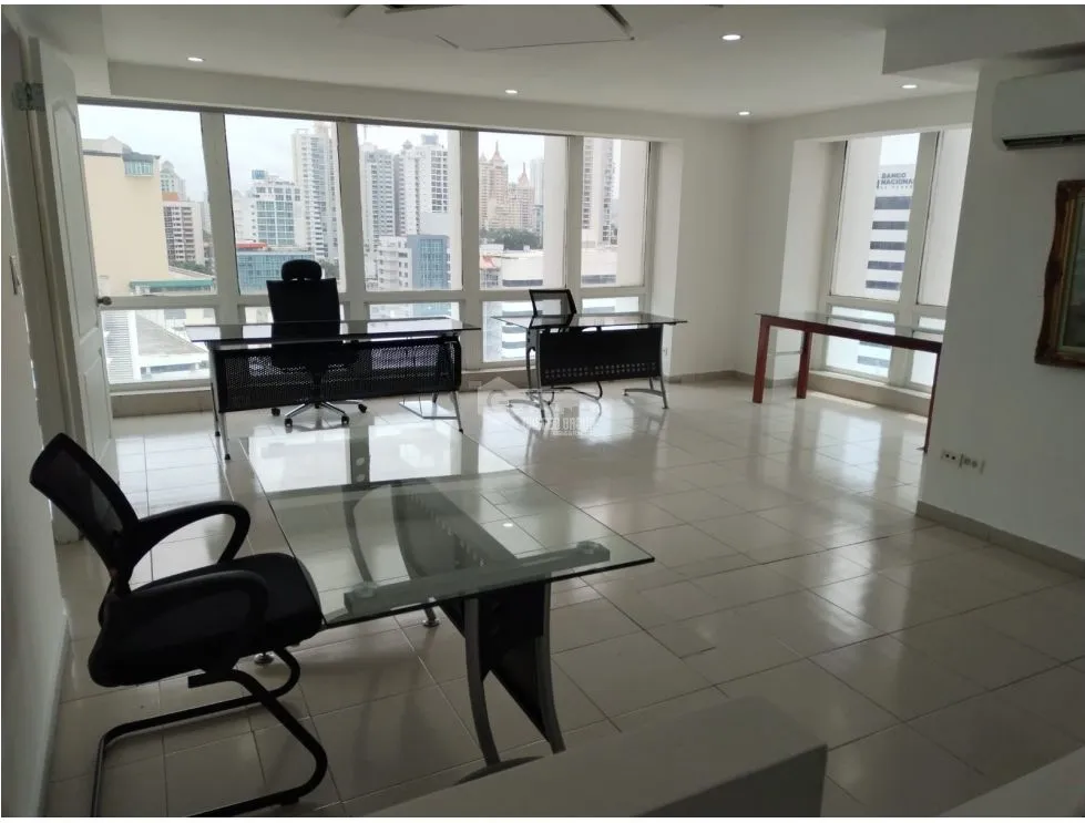 Office for rent in El Carmen