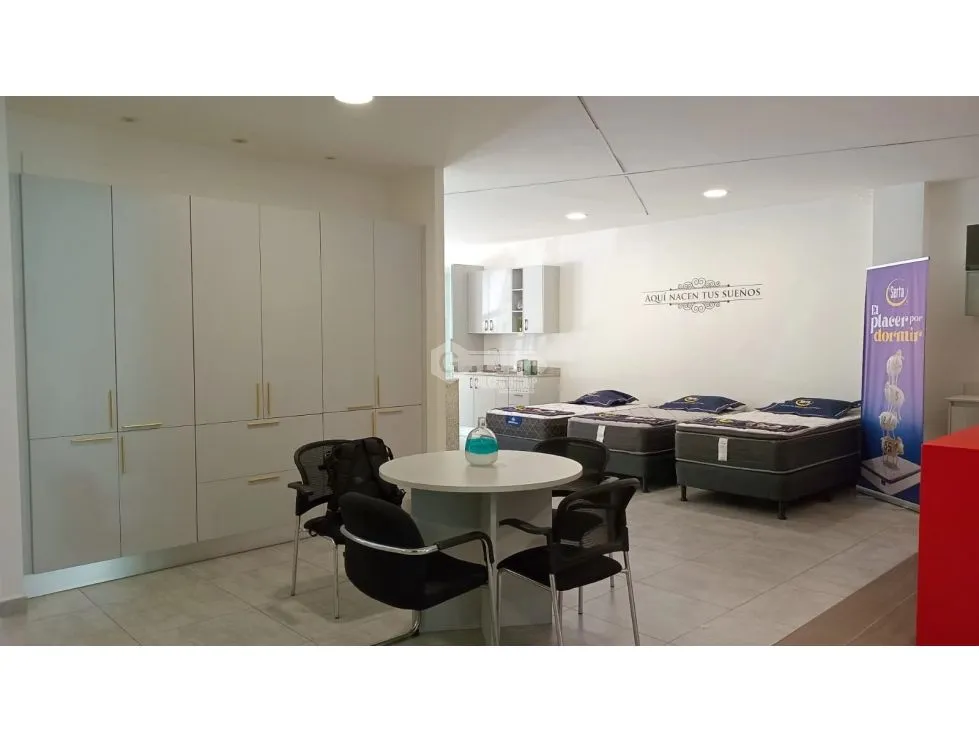 PARQUE LEFEVRE / SANTA ELENA / 437M / LOCAL CON OFICINAS Y BODEGA JC