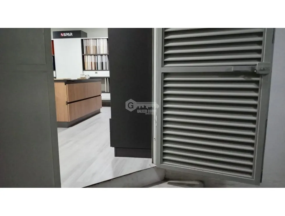 PARQUE LEFEVRE / SANTA ELENA / 437M / LOCAL CON OFICINAS Y BODEGA JC