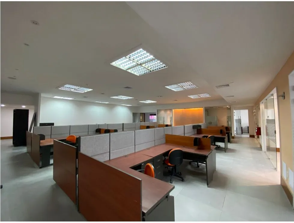 CALLE 50 / PLAZA CALLE 50 / 430 M2 / DIVISIONES / 8 PARKING / AMOBLADO