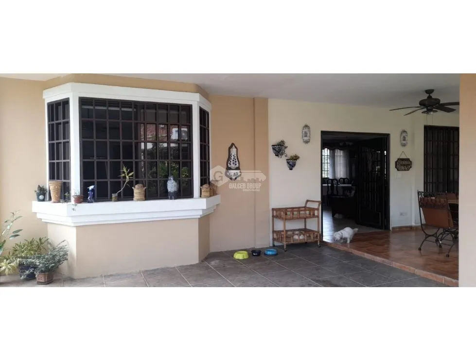 EL CARMEN / 2 NIVELES / 4 HABITACION / 562 M / TERRAZA