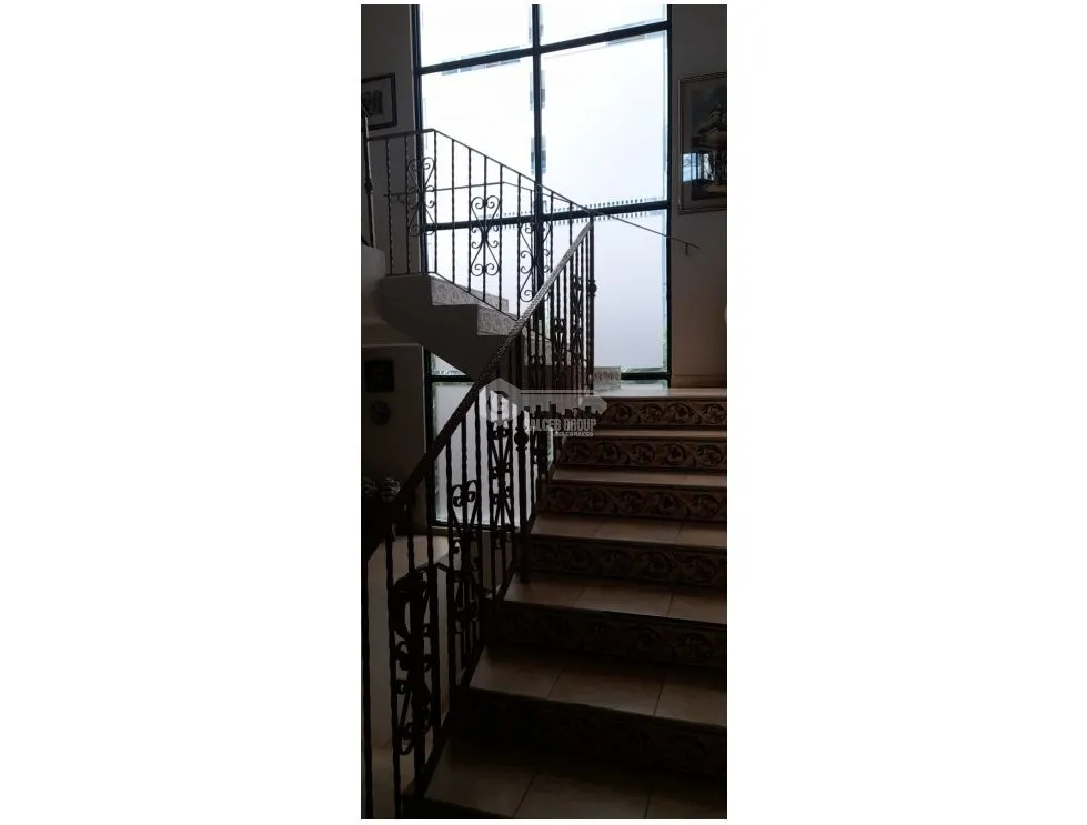 EL CARMEN / 2 NIVELES / 4 HABITACION / 562 M / TERRAZA