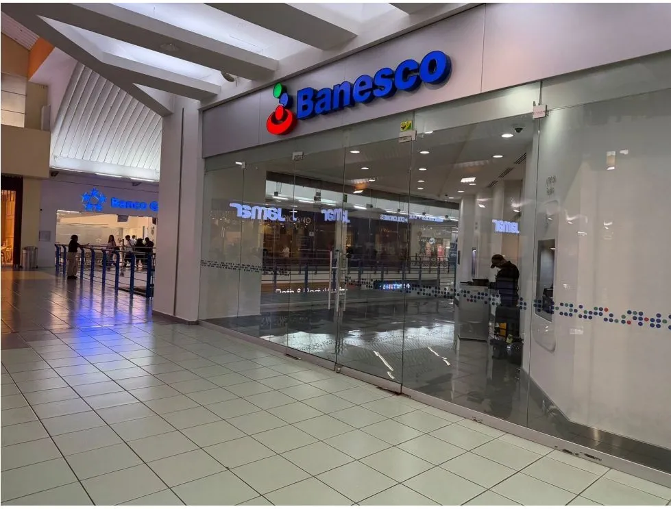 ALBROOK MALL / COMMERCIAL SPACE / 430M / FLOOR 2 / NEAR BANKS