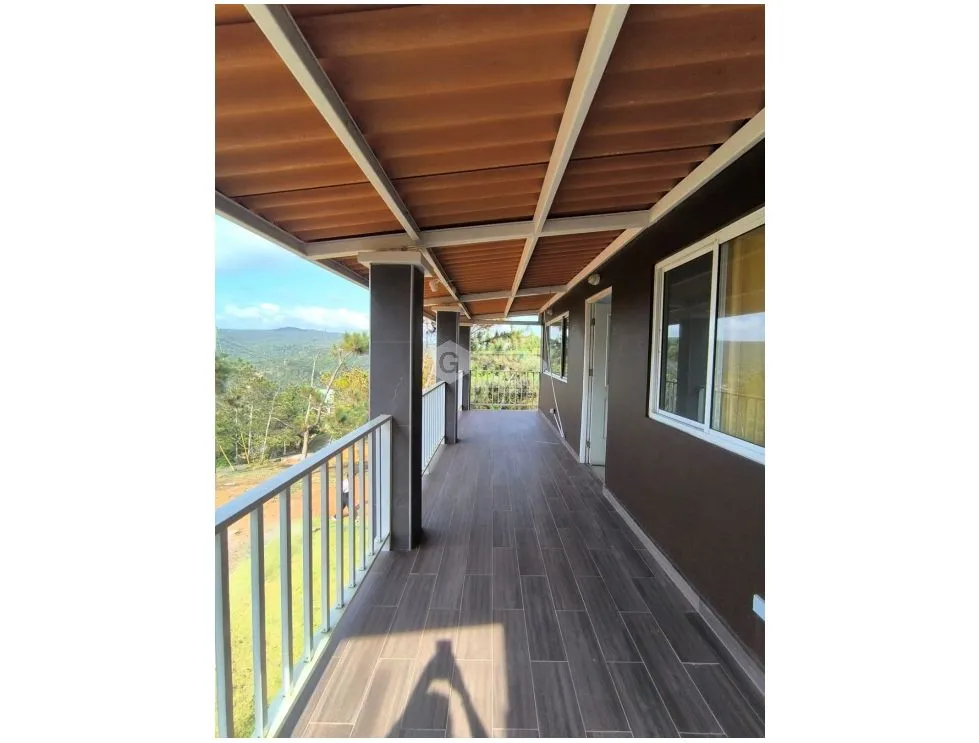 CERRO AZUL / 2000 M2 / 2 NIVELES / 4 HABITACIONES / CAMPESTRE