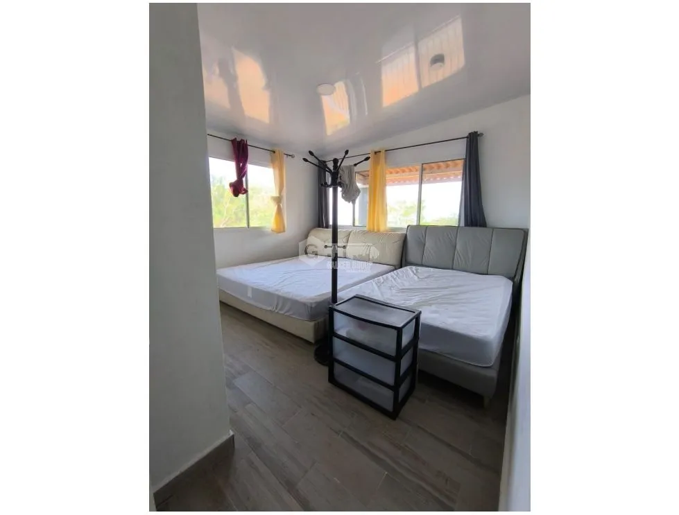 CERRO AZUL / 2000 M2 / 2 NIVELES / 4 HABITACIONES / CAMPESTRE